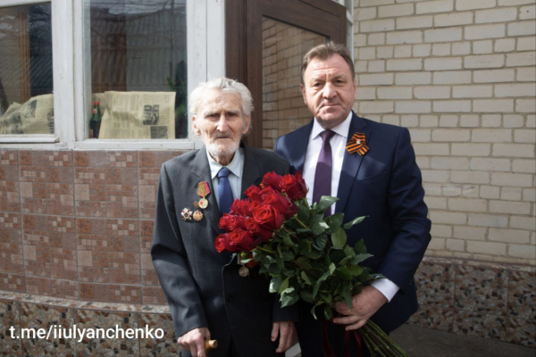 Мэр Ставрополя вручил награды ветеранам