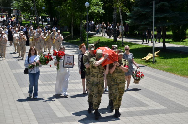 Захоронены останки политрука Голубева