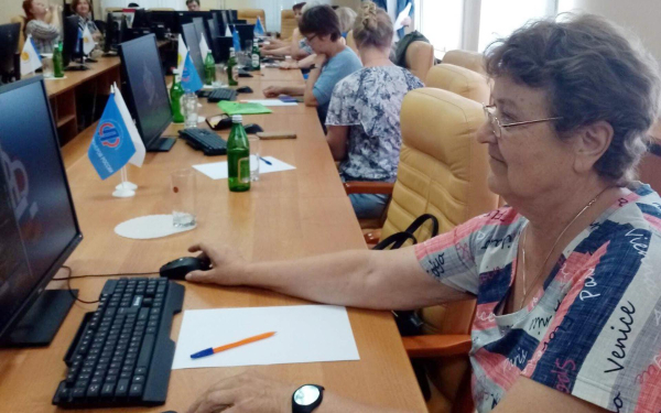 Чувствовать себя счастливой