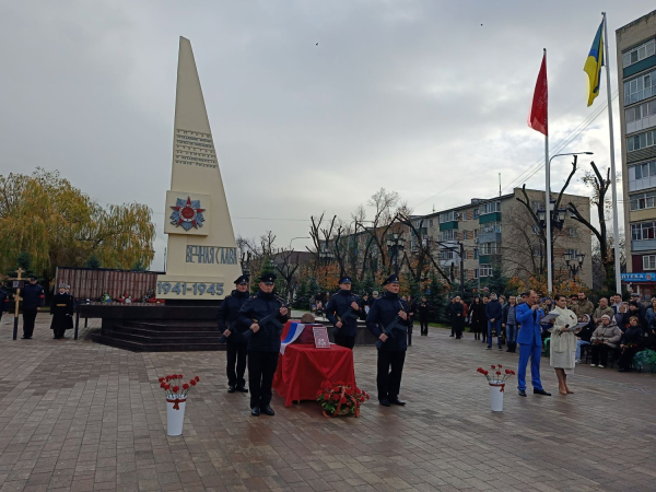 Захоронен в День Неизвестного Солдата