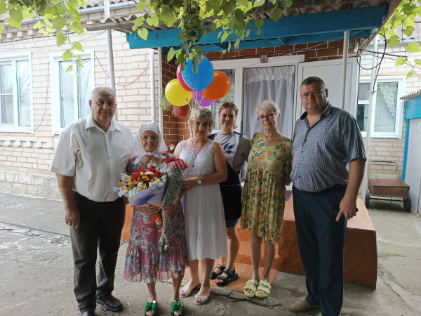 "Мини-праздник на дому &mdash; Поздравление с 90-летием"